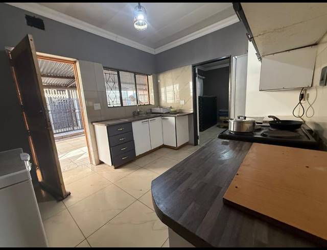10 BEDROOM HOUSE FOR SALE IN VANDERBIJLPARK CE 2
